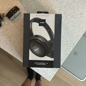 Unopened Brand New BOSE QuietComfot 45 Headphones